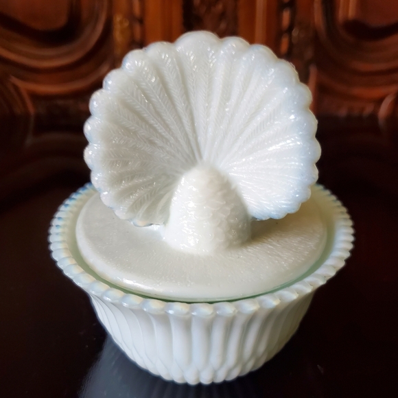 Vntg🦃 Boyd Art Glass 5 1/2" Turkey On Nest / Basket Bright White Milk Glass - Picture 6 of 14